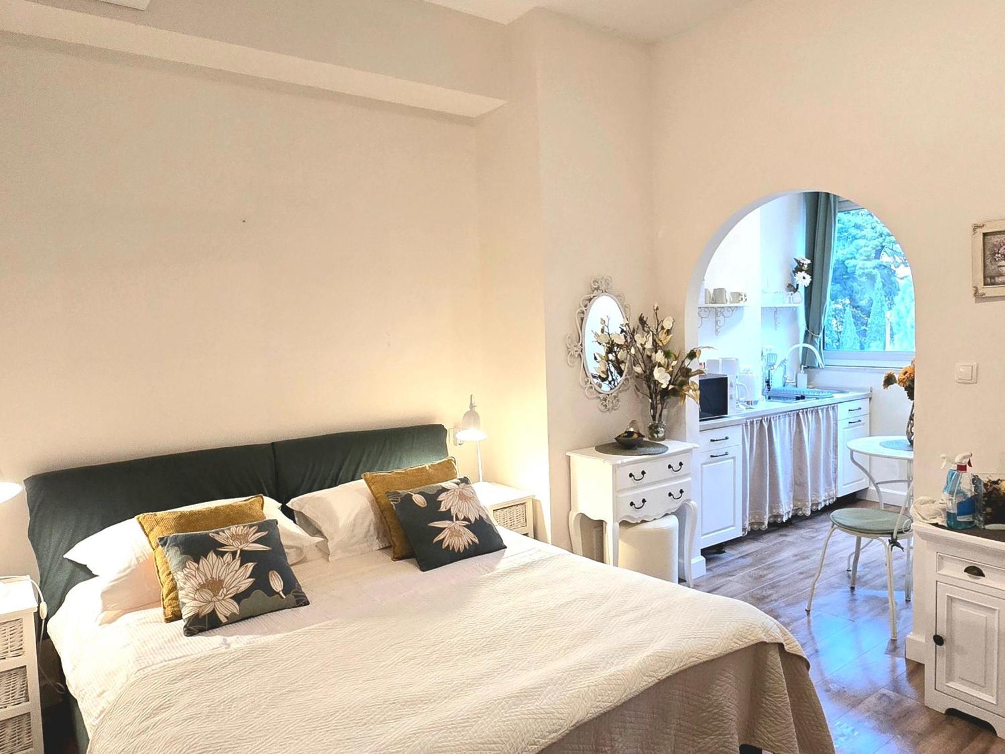Apartments Suzy Split Exterior photo